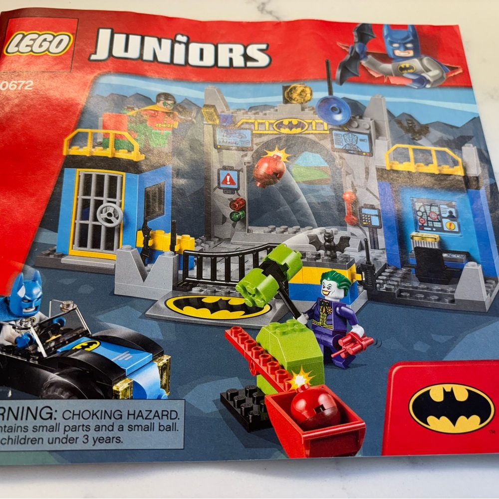 Lego 10672 Batman
-100%complete
- includes 3 minifigs 
- excellent condition - Picture 7 of 9